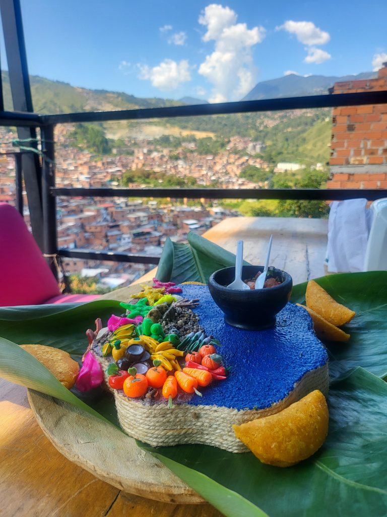 Degusta la gastronomía de Antioquia, empanadas