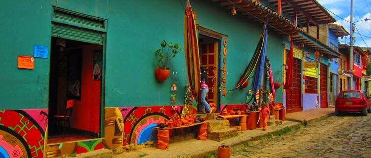 colorida calle de Raquira