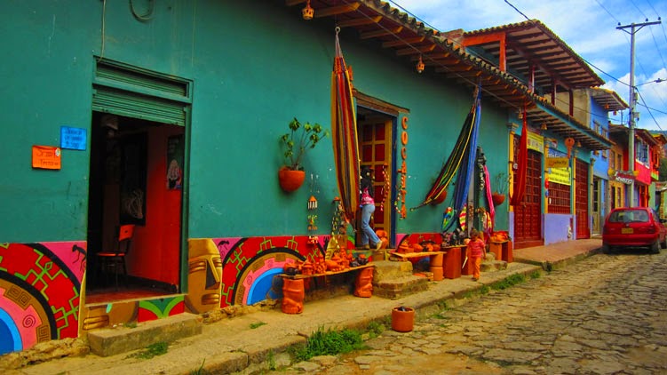 colorida calle de Raquira