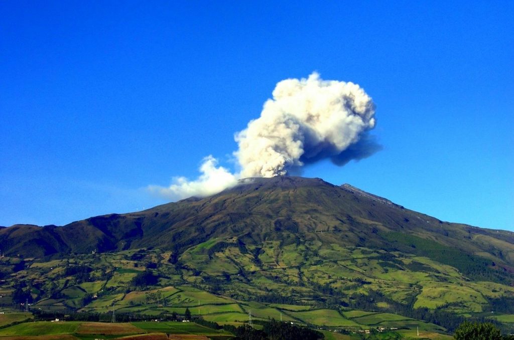 volcán galeras en erupccion
